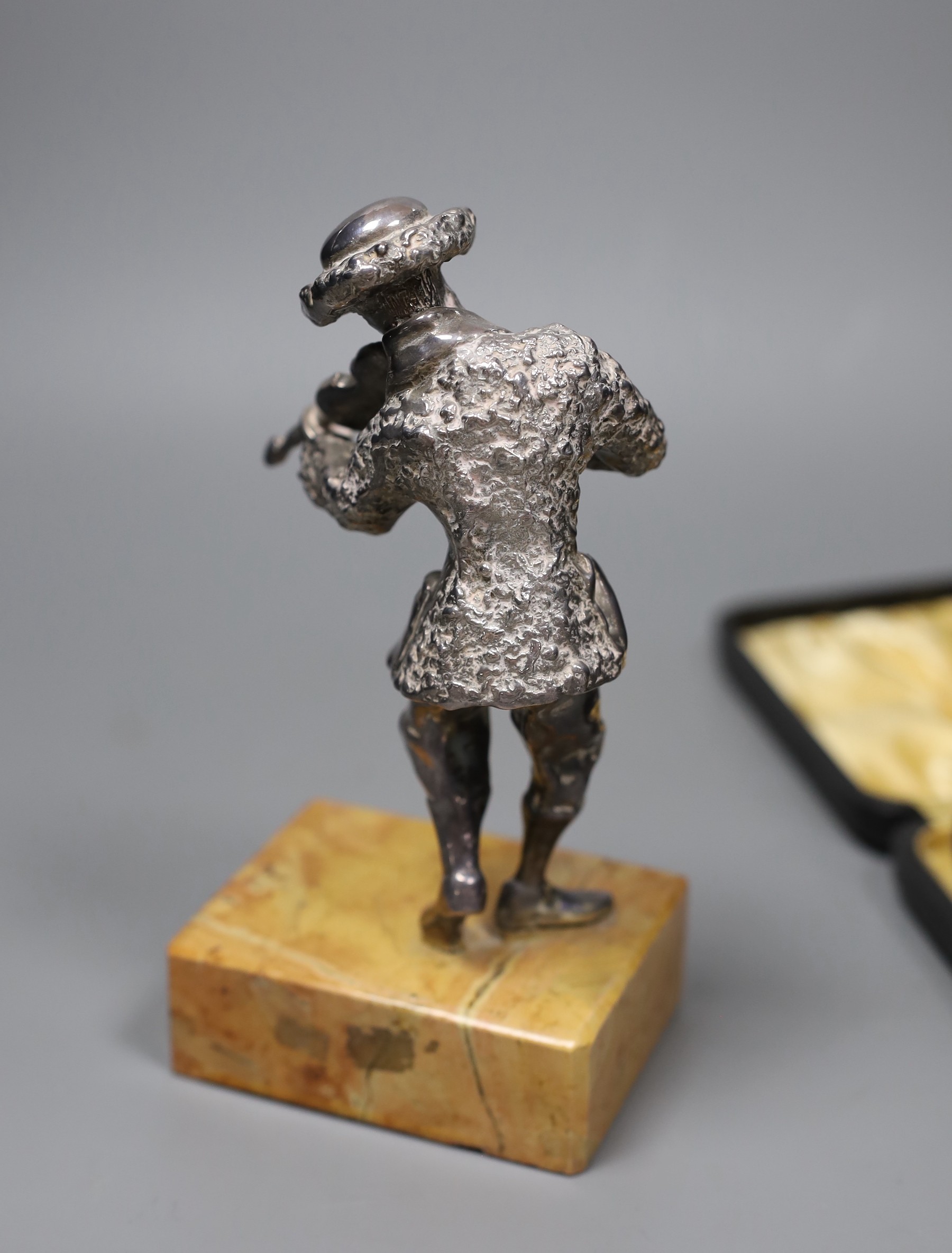 A 925 standard model of a violinist by A. Kedem of Israel, on marble plinth, 18cm, and a cased set of six silver coffee spoons